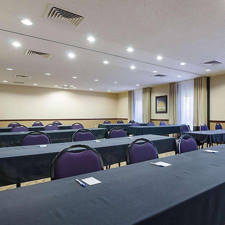 Comfort Inn & Suites Hutchinson Εξωτερικό φωτογραφία