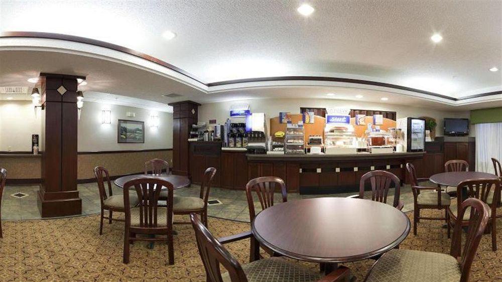 Comfort Inn & Suites Hutchinson Εξωτερικό φωτογραφία
