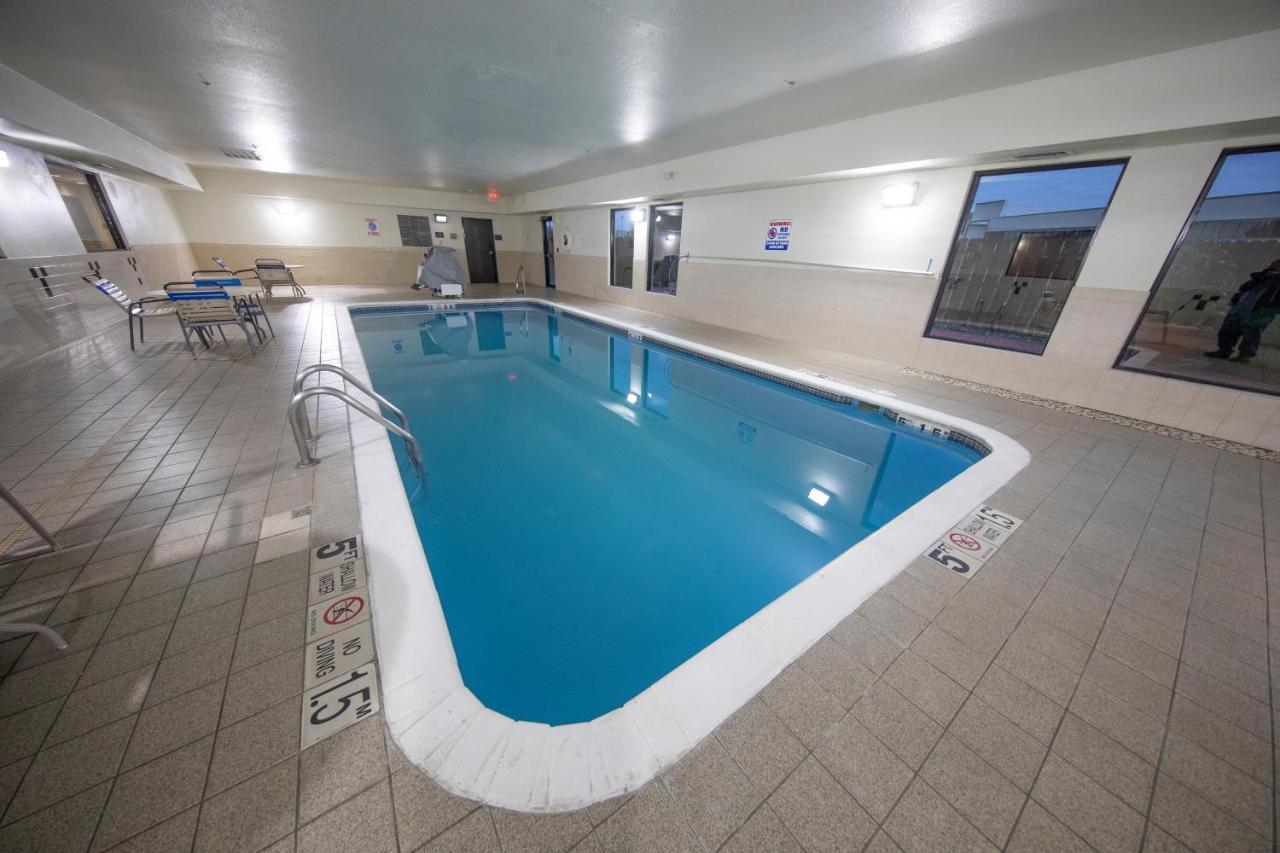 Comfort Inn & Suites Hutchinson Εξωτερικό φωτογραφία