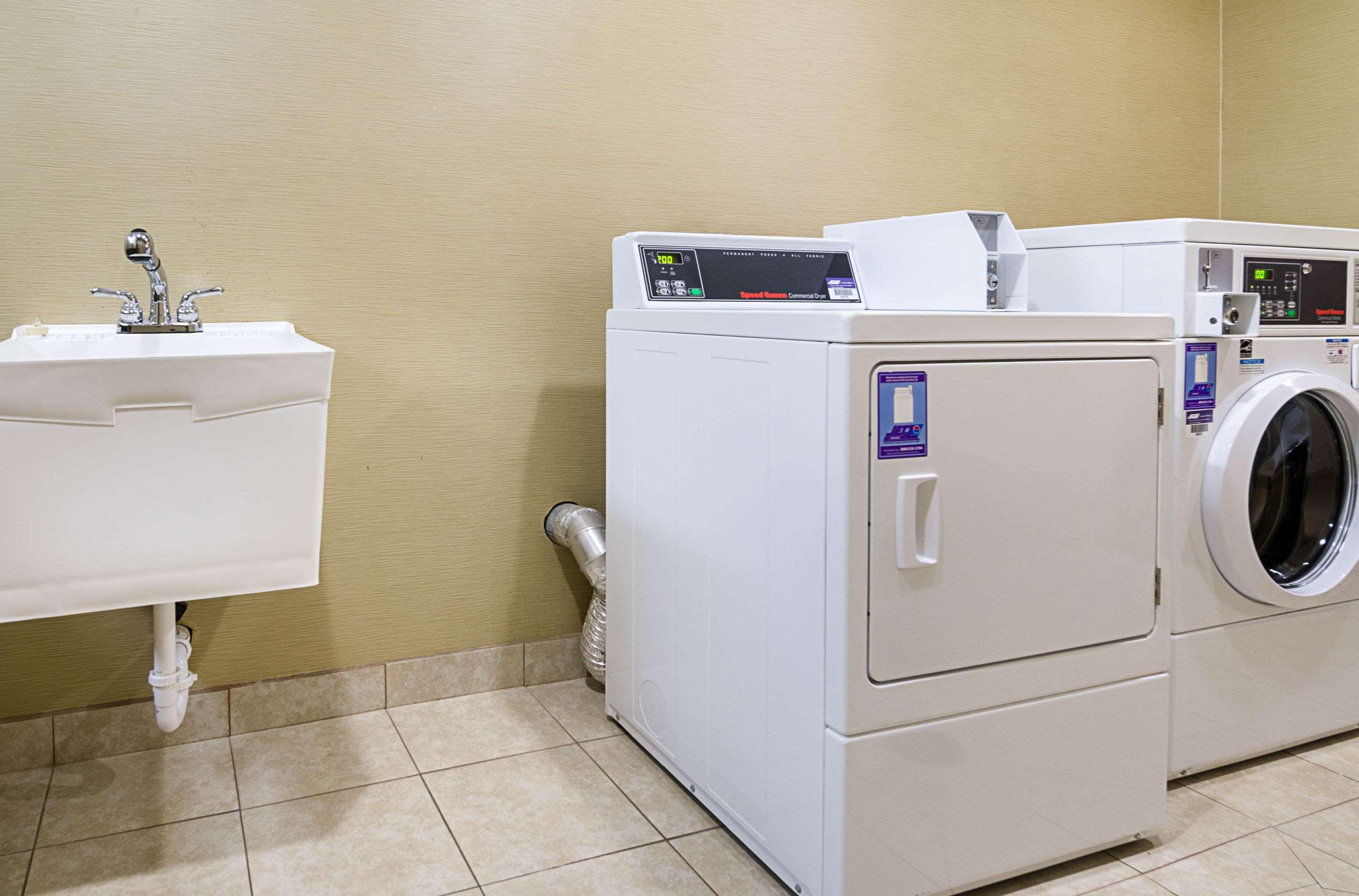 Comfort Inn & Suites Hutchinson Εξωτερικό φωτογραφία