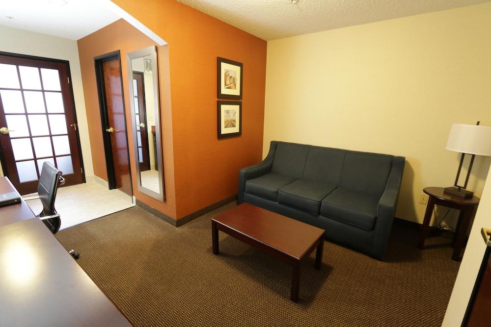 Comfort Inn & Suites Hutchinson Εξωτερικό φωτογραφία