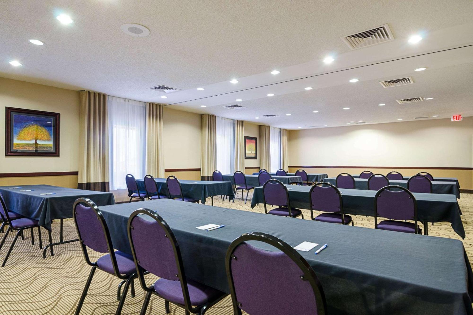 Comfort Inn & Suites Hutchinson Εξωτερικό φωτογραφία