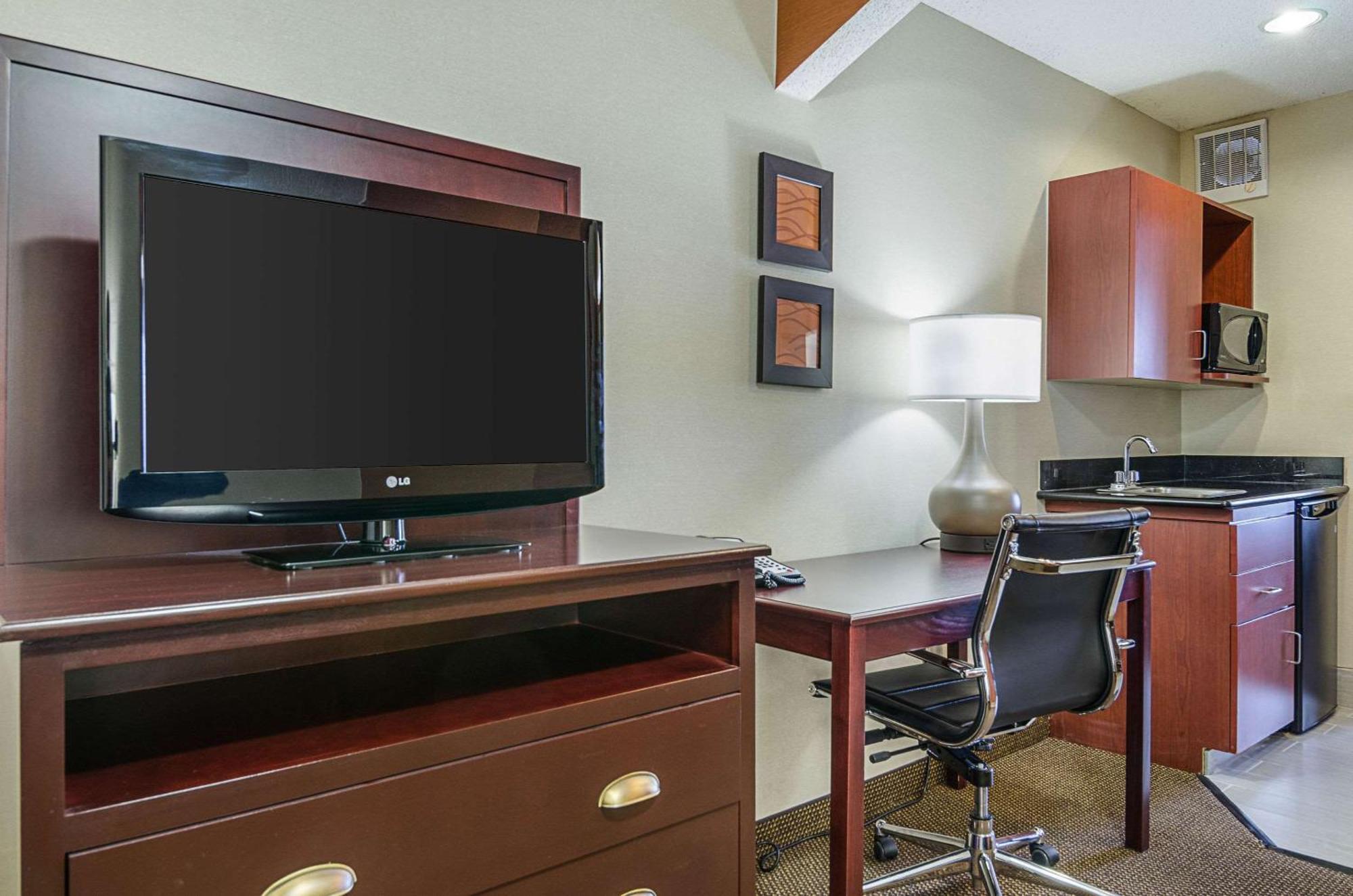 Comfort Inn & Suites Hutchinson Εξωτερικό φωτογραφία