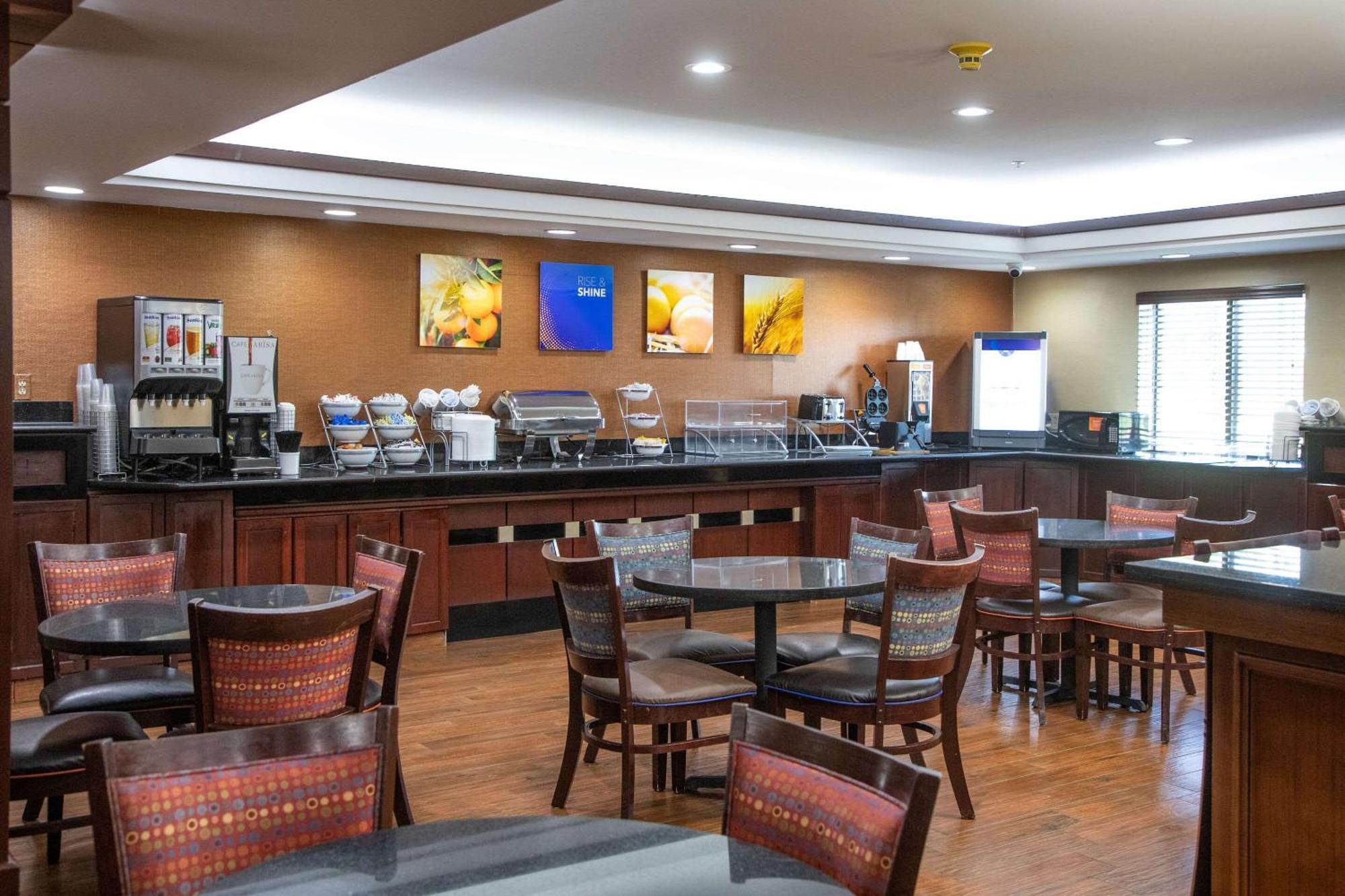 Comfort Inn & Suites Hutchinson Εξωτερικό φωτογραφία