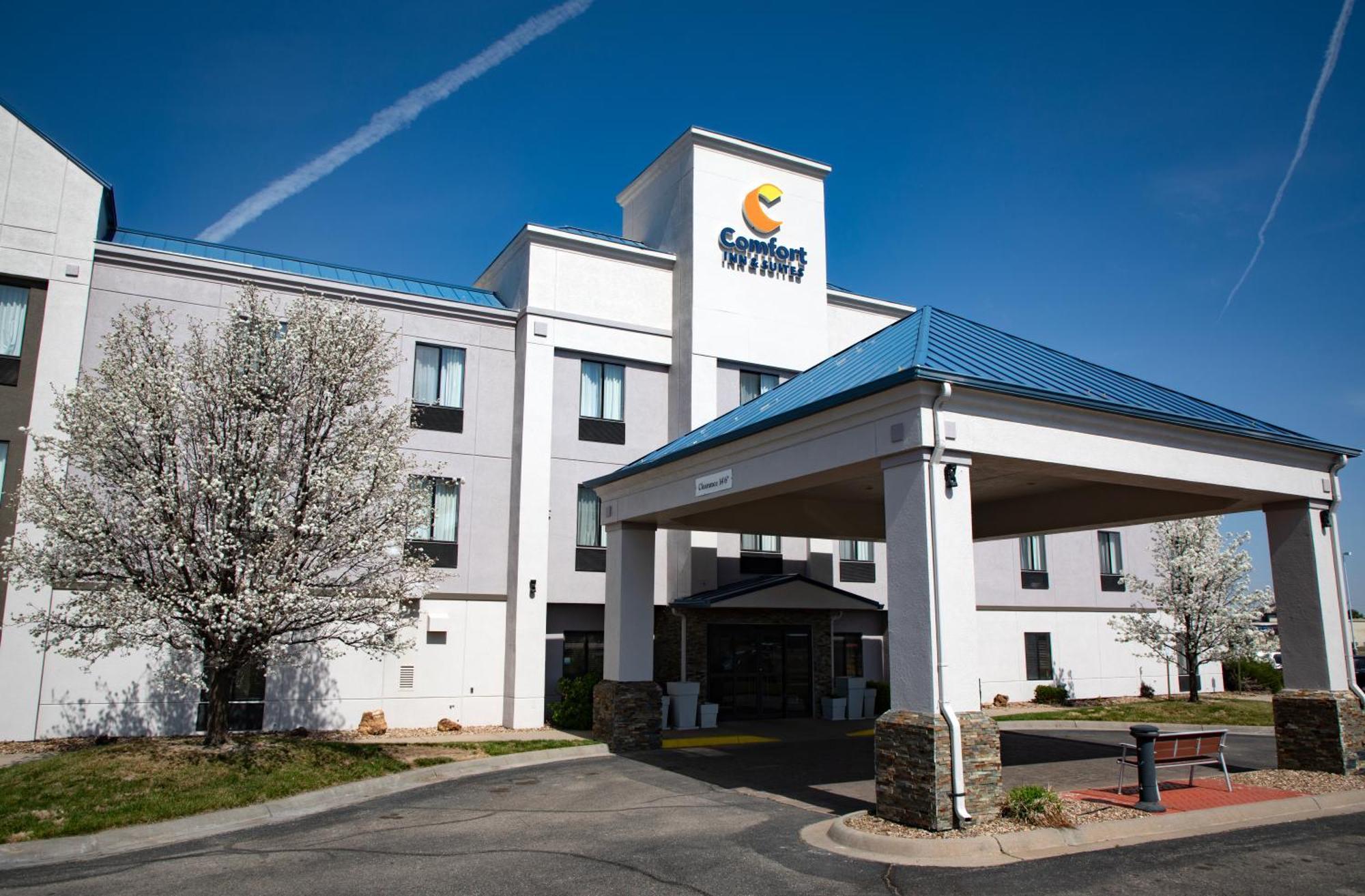 Comfort Inn & Suites Hutchinson Εξωτερικό φωτογραφία