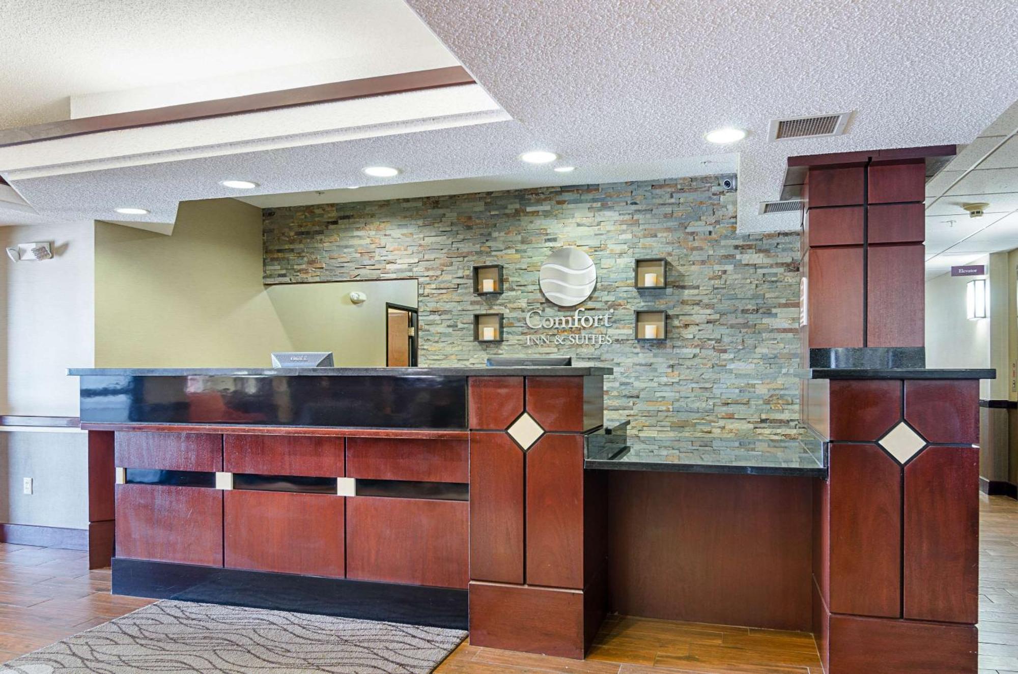 Comfort Inn & Suites Hutchinson Εξωτερικό φωτογραφία